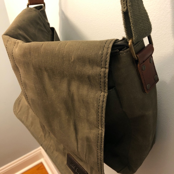 ll bean heritage waxed canvas duffle